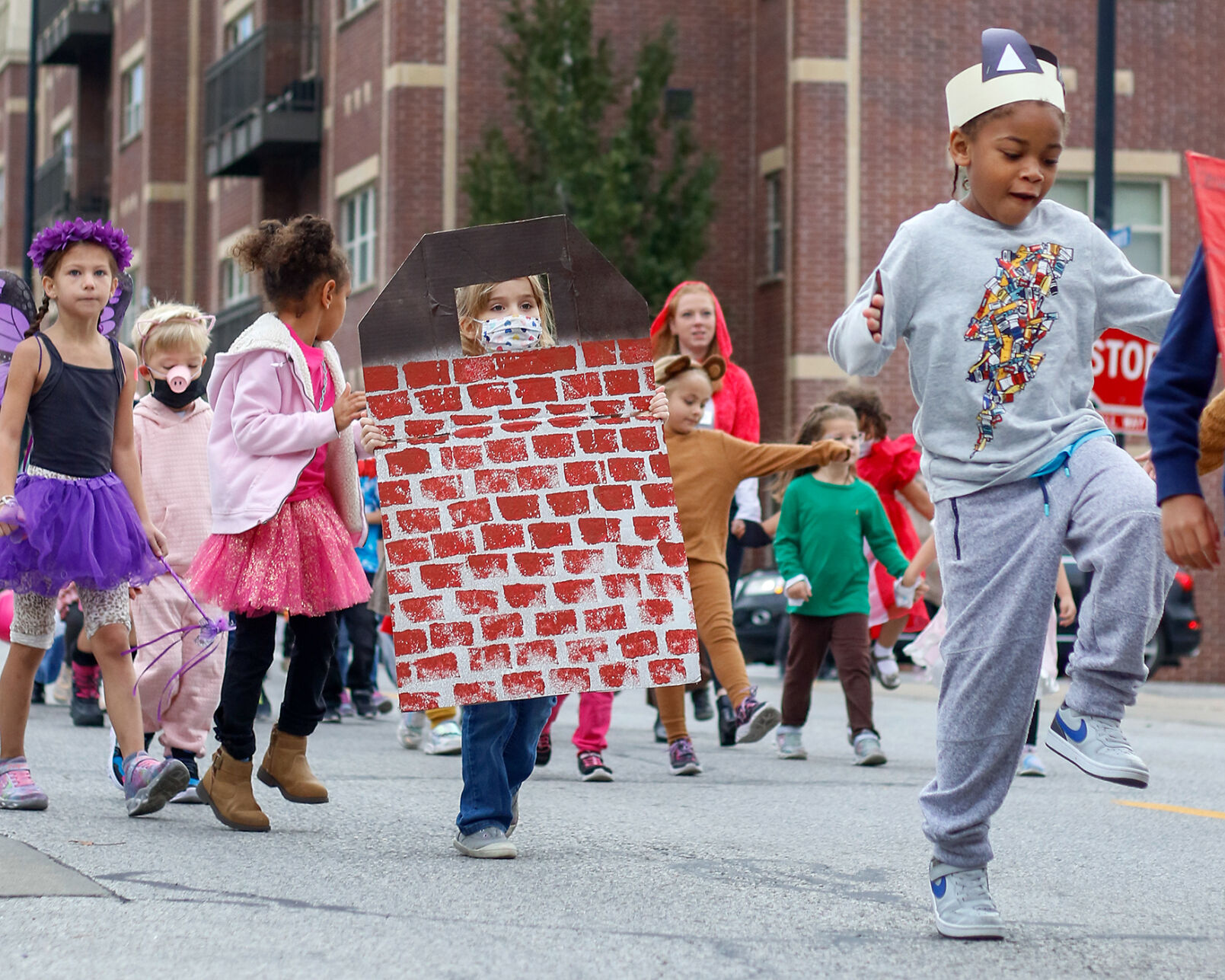 Kindergartners King Porter, right, and Mae Potter